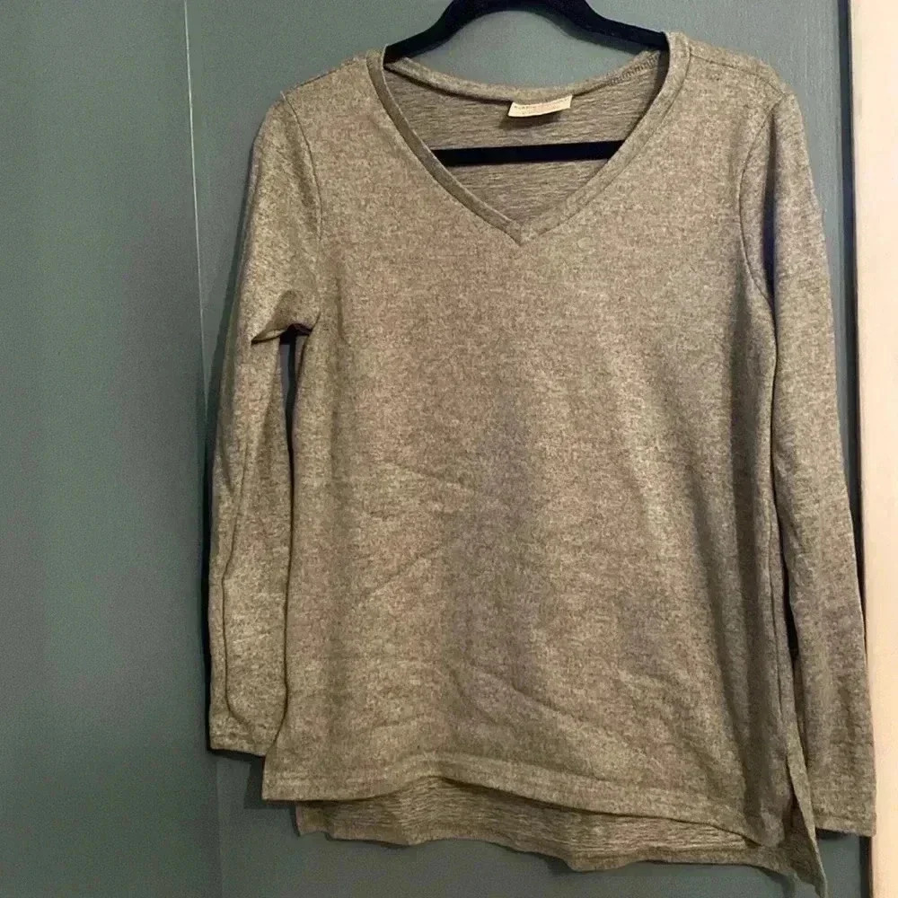 Bobbie brooks ladies sage green long sleeve v neck - large - lightweight